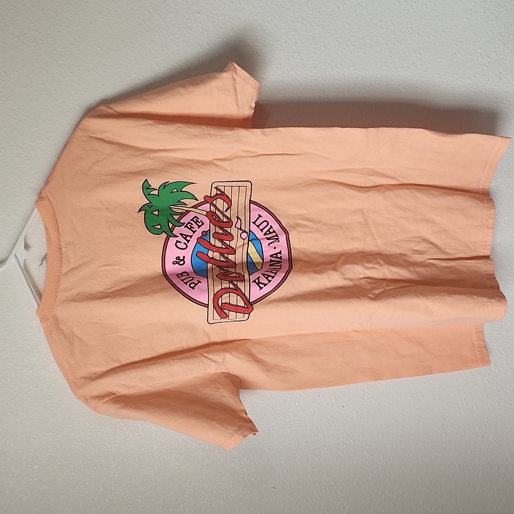 Dollies Kahana maui pub and Cafe shirt size  medium.
